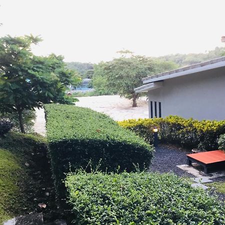 Koh Sirey Beachfront Pool Villa Пхукет Екстер'єр фото