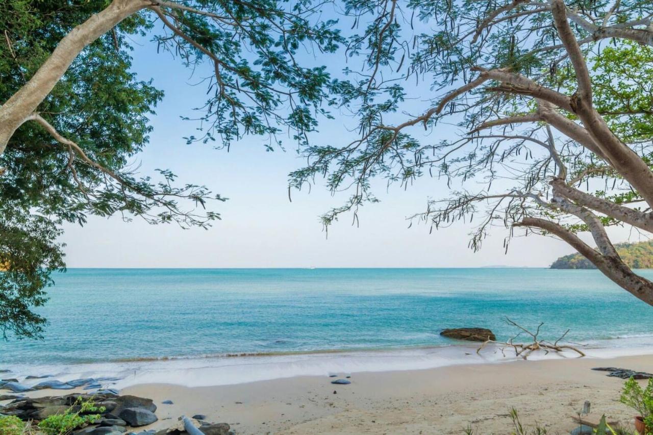 Koh Sirey Beachfront Pool Villa Пхукет Екстер'єр фото
