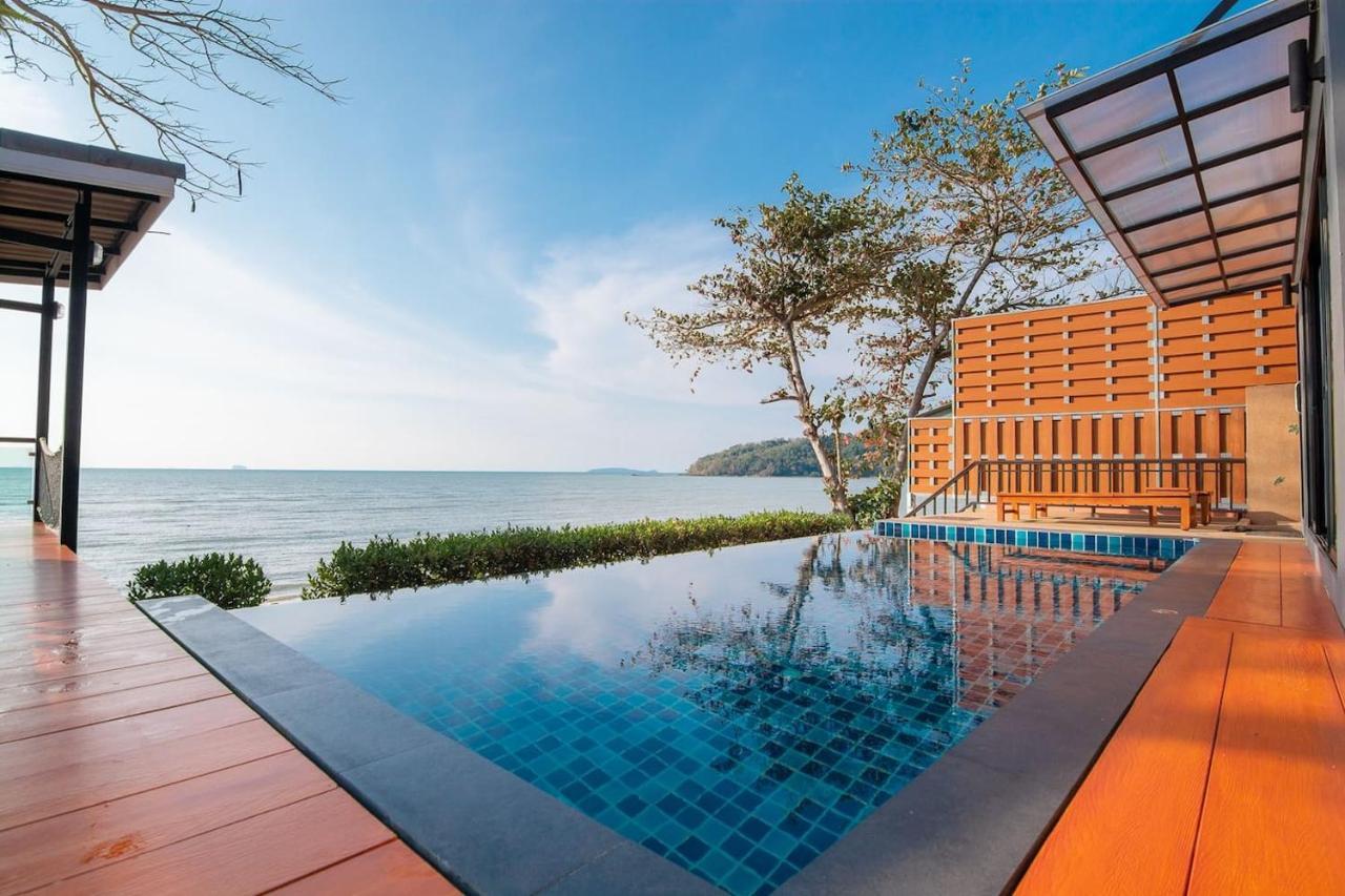 Koh Sirey Beachfront Pool Villa Пхукет Екстер'єр фото
