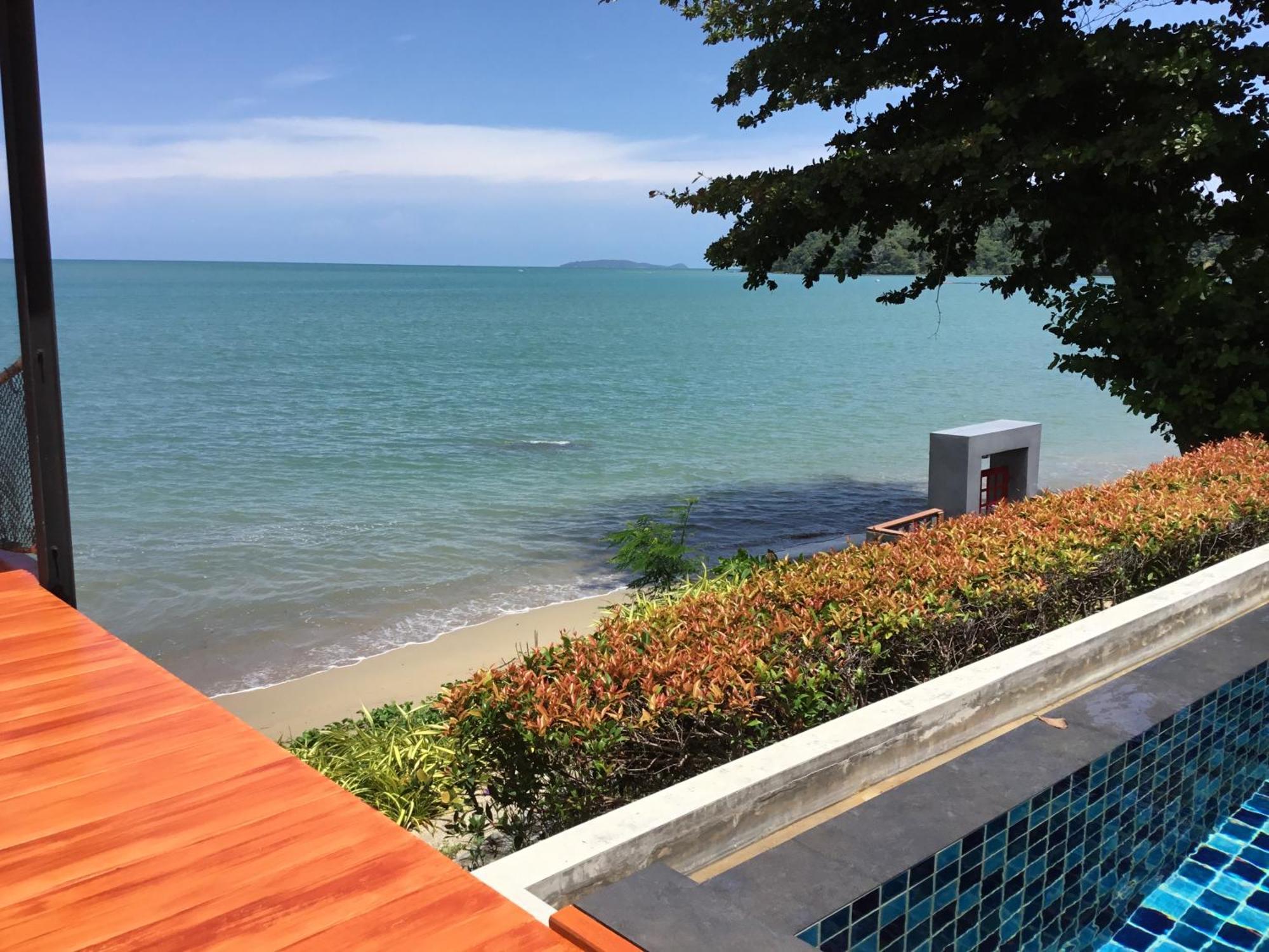 Koh Sirey Beachfront Pool Villa Пхукет Екстер'єр фото